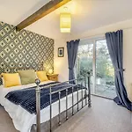 6 Bed In Moresby Oc-l34667 *