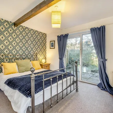 6 Bed In Moresby Oc-l34667 *